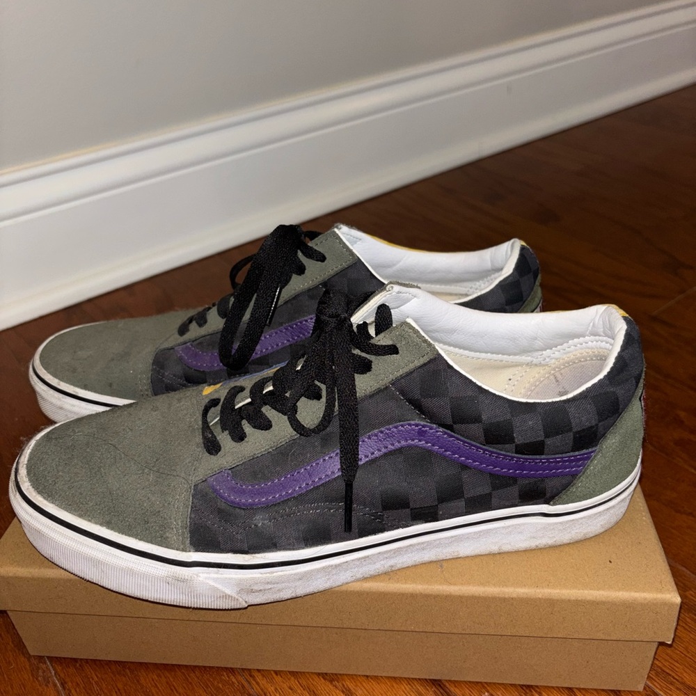 Vans Men's Black and Purple Checkered Sneakers
